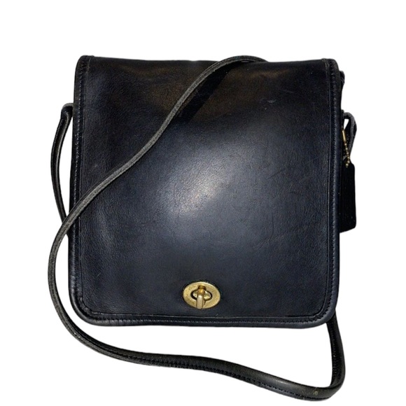 Coach Handbags - Vintage Coach Crossbody Bag with Original Hangtag. Twistlock.Leather. COA